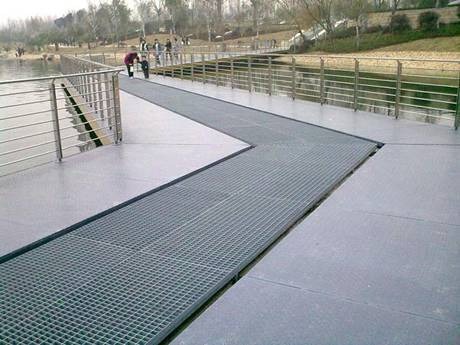 imgi_12_steel-grating-walkway-park