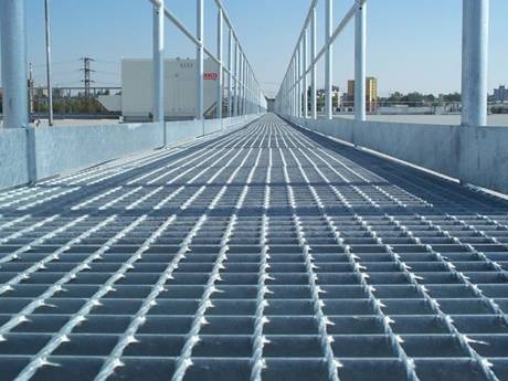 imgi_14_steel-grating-walkway-port